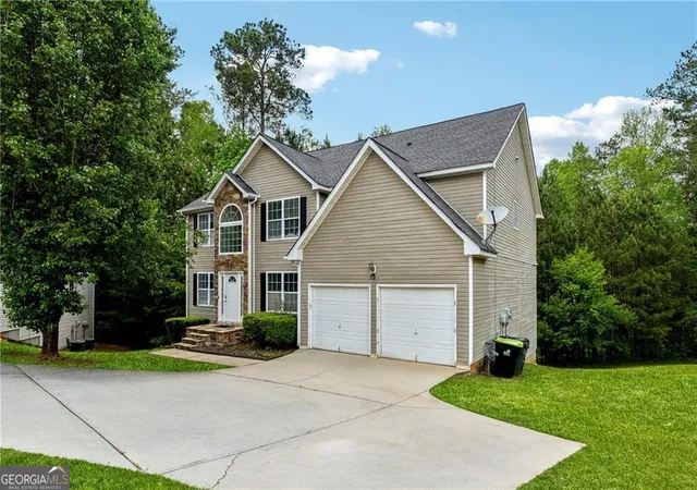 Photo 2 of Sale Pending at 4240 N Braves Cir, Douglasville, GA 30135 | MLS# 10618084 | Listing updated on 2026-10-05
