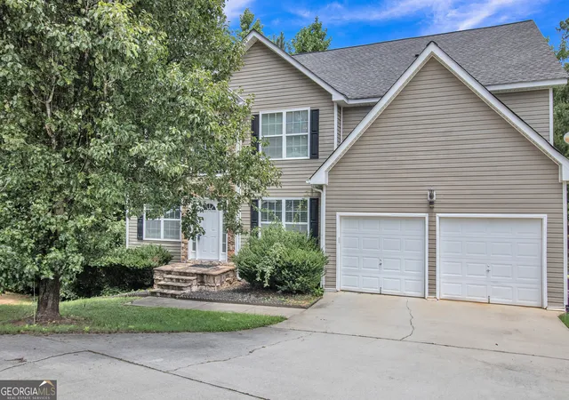 Photo 3 of Sale Pending at 4240 N Braves Cir, Douglasville, GA 30135 | MLS# 10618084 | Listing updated on 2026-10-05