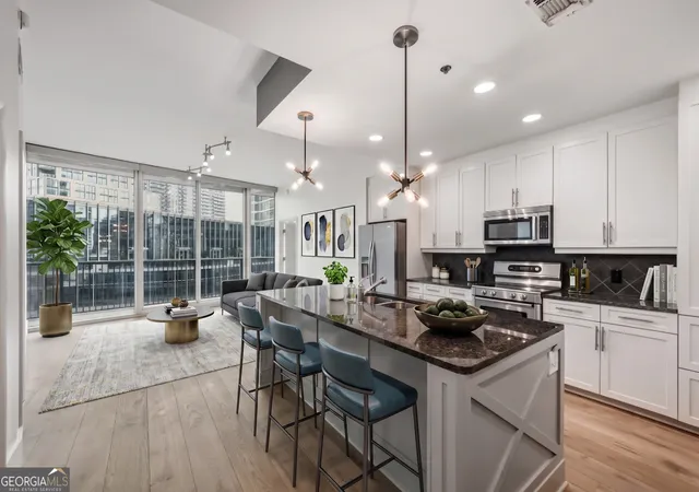 Listing Photo 3 - Condo for sale in 1010 Midtown (Midtown) located at 1080 Peachtree St, Atlanta, GA 30309 - Unit #904