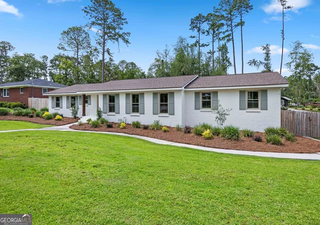 1st image of 1203 Lakeview Dr, Valdosta, GA 31602 | MLS# 10804065