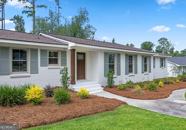 2nd image of 1203 Lakeview Dr, Valdosta, GA 31602 | MLS# 10804065