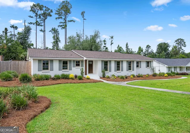 Photo 3 of Single family home for sale at 1203 Lakeview Dr, Valdosta, GA 31602 | MLS# 10804065 | Listing updated on 2026-09-07