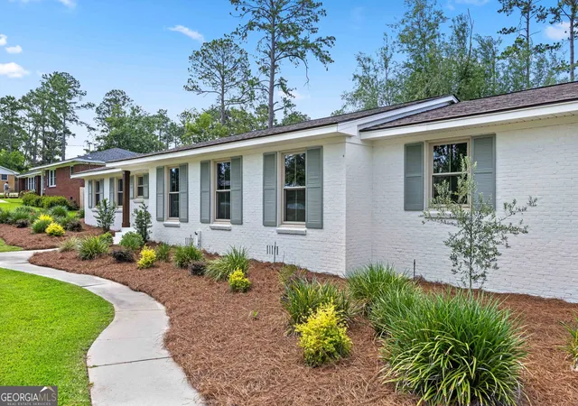 Photo 4 of Single family home for sale at 1203 Lakeview Dr, Valdosta, GA 31602 | MLS# 10804065 | Listing updated on 2026-09-07