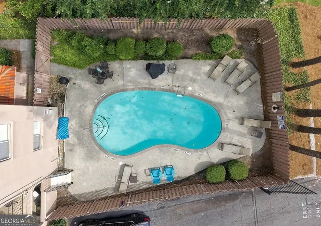 2nd image of 395 Pharr Rd Ne, Atlanta, GA 30305