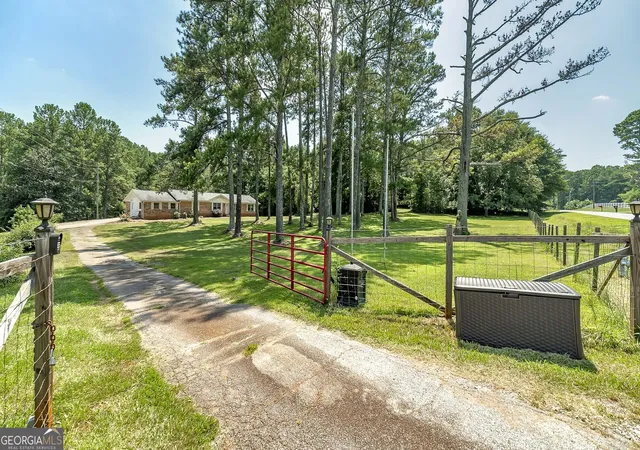 3rd image of 2450 Mcgarity Rd, Mcdonough, GA 30252 | MLS# 10832272