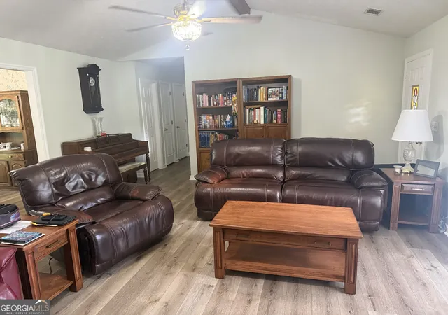 2nd image of 124 Greenbriar Trl, Lagrange, GA 30241 | MLS# 10809467