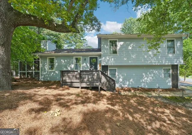 Photo 3 of Single family home for sale at 585 Westchester Cir Sw, Marietta, GA 30064 | MLS# 10798205 | Listing updated on 2026-09-10
