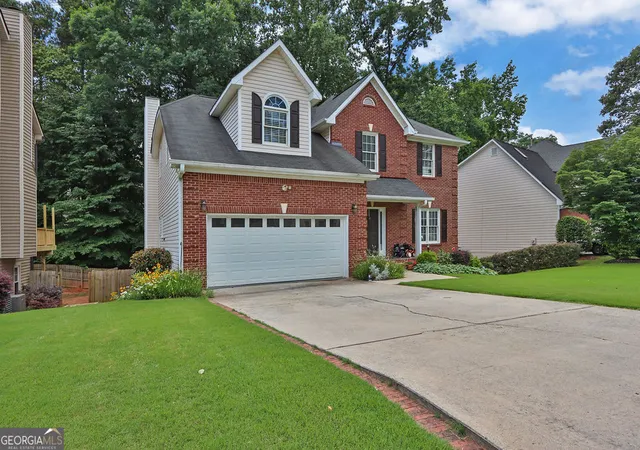 Photo 2 of Single family home for sale at 3960 Oak Park Dr, Suwanee, GA 30024 | MLS# 10788295 | Listing updated on 2026-08-04