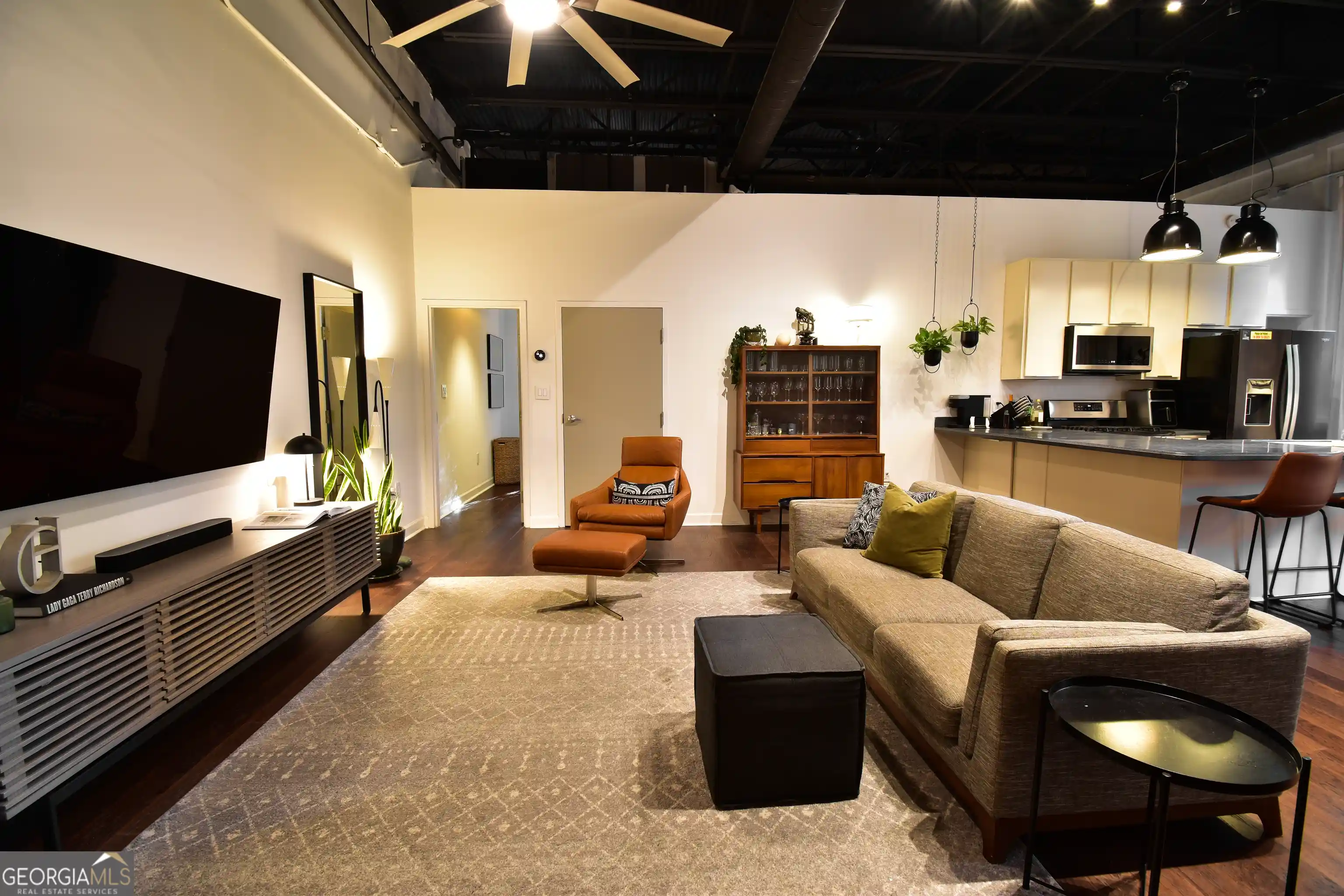 Listing Photo 2 - Condo for sale in 5097 Peachtree Rd located at 5097 Peachtree Rd, Chamblee, GA 30341 - Unit 5097 Peachtree Rd