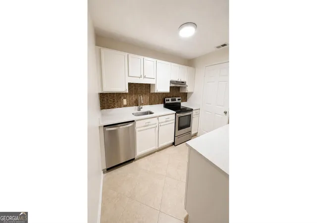 Listing Photo 5 - Condo for sale in building located at 1388 Br Dr, Tucker, GA 30084