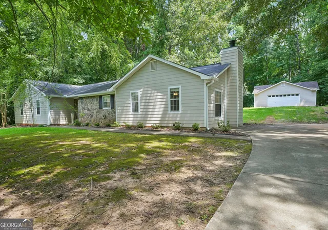 Photo 1 of Single family home for sale at 185 Starrs Ml Dr, Senoia, GA 30276 | MLS# 10803606 | Listing updated on 2026-09-04