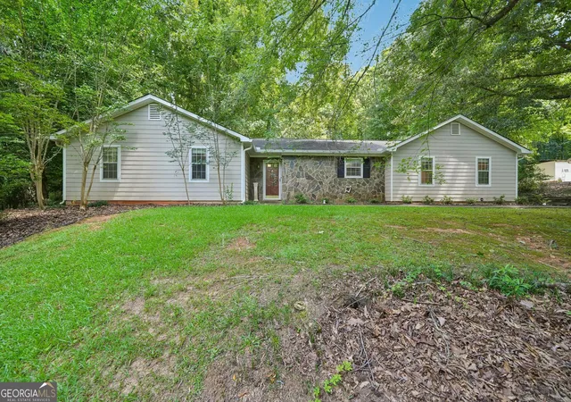 Photo 2 of Single family home for sale at 185 Starrs Ml Dr, Senoia, GA 30276 | MLS# 10803606 | Listing updated on 2026-09-04