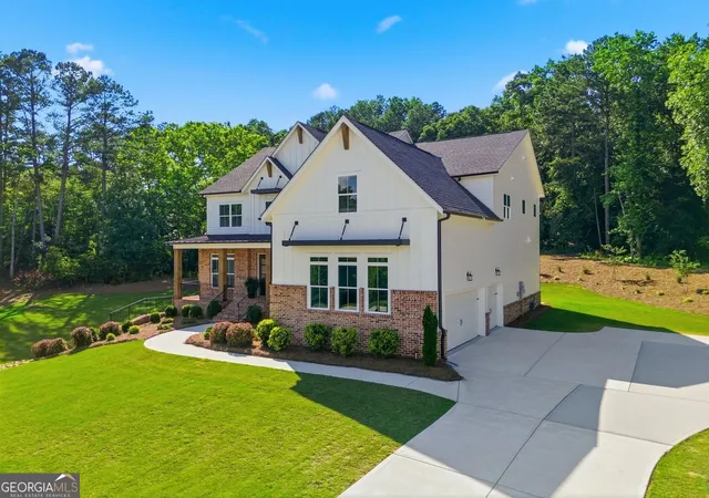 Photo 3 of Sale Pending at 401 Oakleigh Ave, Woodstock, GA 30188 | MLS# 10782008 | Listing updated on 2026-09-08