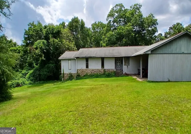 Photo 2 of Single family home for sale at 221 Brantley Rd, Warner Robins, GA 31093 | MLS# 10820631 | Listing updated on 2026-09-07