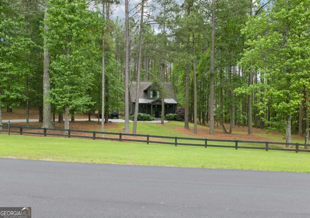 2nd image of 931 Blalock Lakes Dr, Newnan, GA 30263 | MLS# 10803560