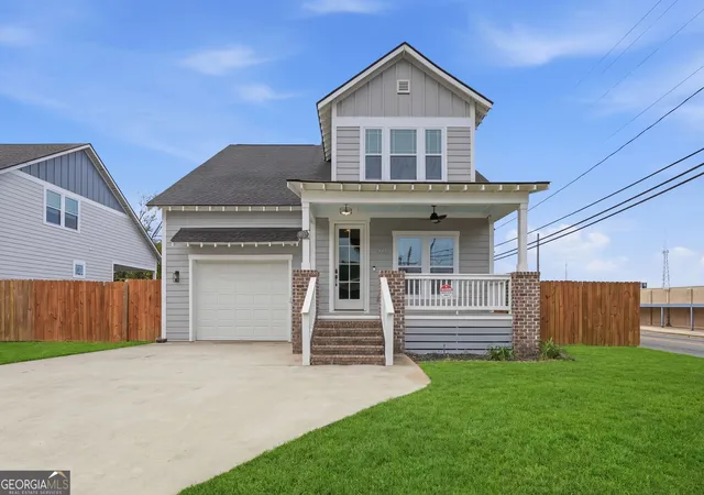 Photo 1 of Single family home for sale at 2001 E 38th Street, Savannah, GA 31404 | MLS# 10717305 | Listing updated on 2026-09-08