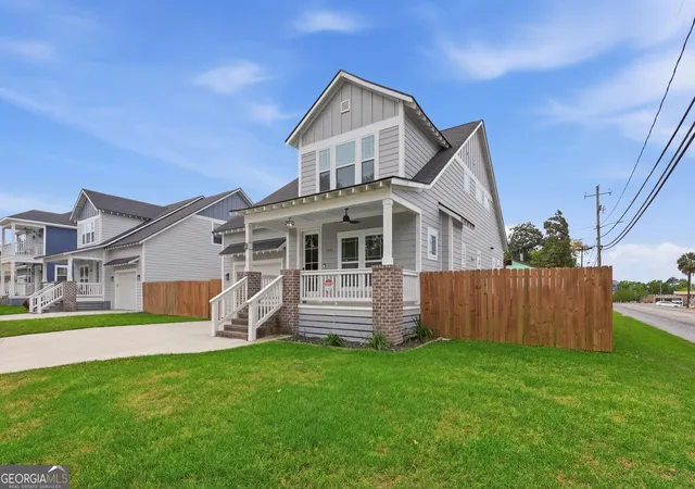 Photo 2 of Single family home for sale at 2001 E 38th Street, Savannah, GA 31404 | MLS# 10717305 | Listing updated on 2026-09-08