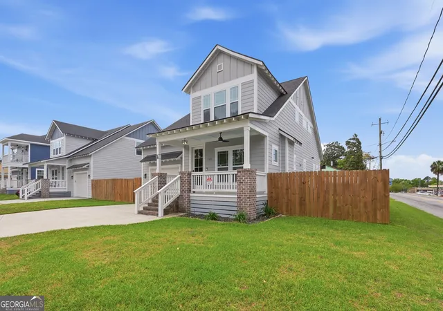 Photo 3 of Single family home for sale at 2001 E 38th Street, Savannah, GA 31404 | MLS# 10717305 | Listing updated on 2026-09-08