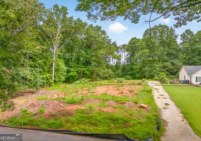 Photo 3 of Sale Pending at 1181 Owen Cir, Sugar Hill, GA 30518 | MLS# 10804282 | Listing updated on 2026-09-19