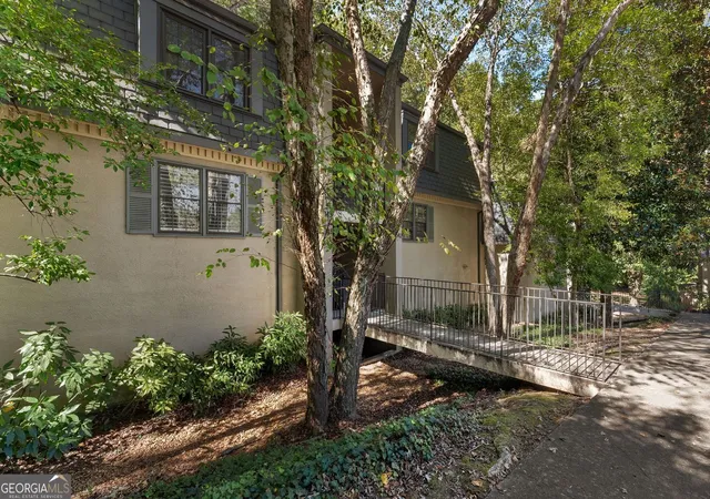 3rd image of 143 Amherst Pl Nw, Atlanta, GA 30327 | MLS# 10630336