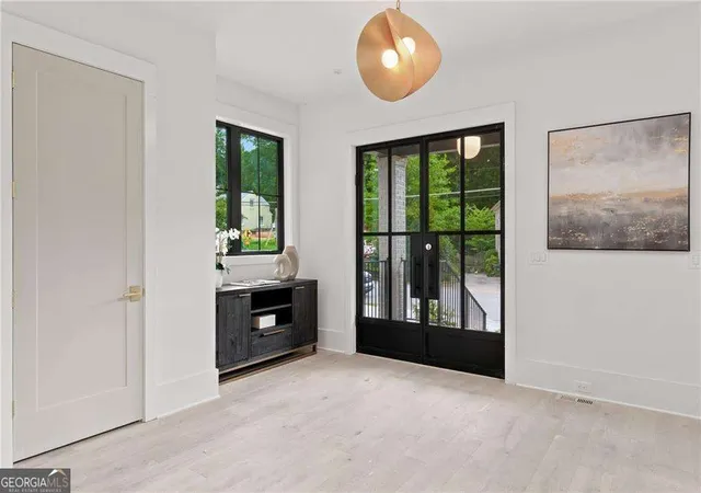 2nd image of 952 Cumberland Rd Ne, Atlanta, GA 30306 | MLS# 10812550