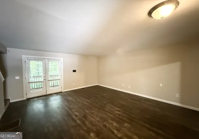 Photo 4 of Townhouse for sale at 897 S Indian Crk Dr, Stone Mountain, GA 30083 | MLS# 10801505 | Listing updated on 2026-07-22