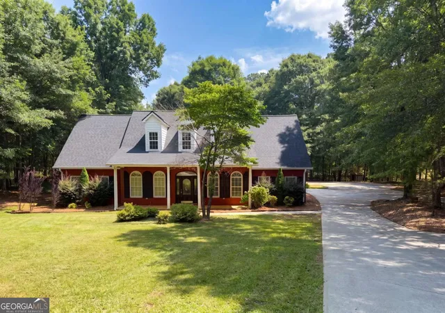 Photo 2 of Single family home for sale at 346 Carnation Dr, Social Circle, GA 30025 | MLS# 10806108 | Listing updated on 2026-09-13