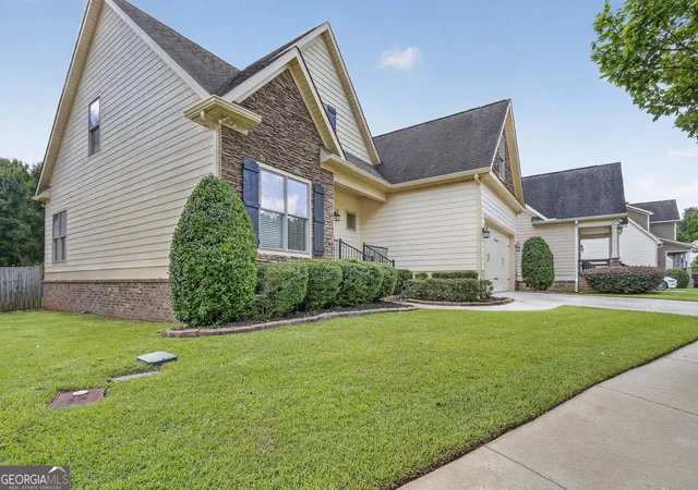 Photo 3 of Single family home for sale at 356 Carillon Ln, Macon, GA 31210 | MLS# 10819805 | Listing updated on 2026-09-01