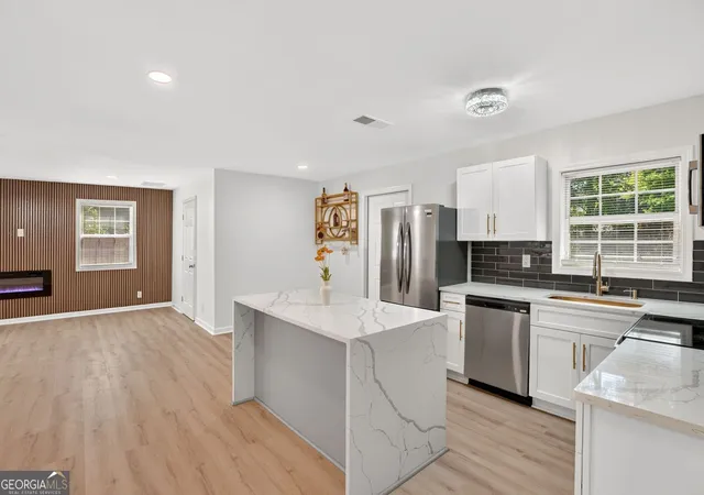 Photo 2 of Single family home for sale at 2359 Baywood Dr Se, Atlanta, GA 30315 | MLS# 10833585 | Listing updated on 2026-09-15