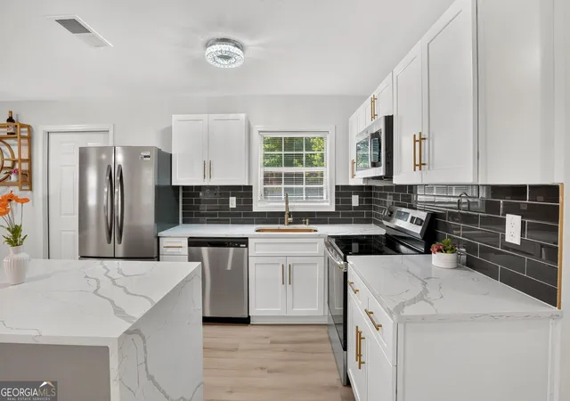 Photo 2 of Single family home for sale at 2359 Baywood Dr Se, Atlanta, GA 30315 | MLS# 10833585 | Listing updated on 2026-09-15