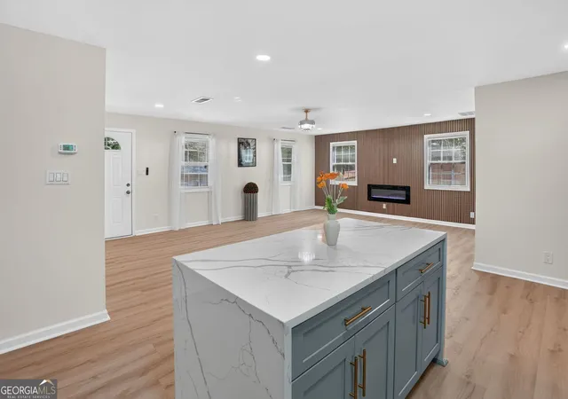 Photo 3 of Single family home for sale at 2359 Baywood Dr Se, Atlanta, GA 30315 | MLS# 10833585 | Listing updated on 2026-09-15