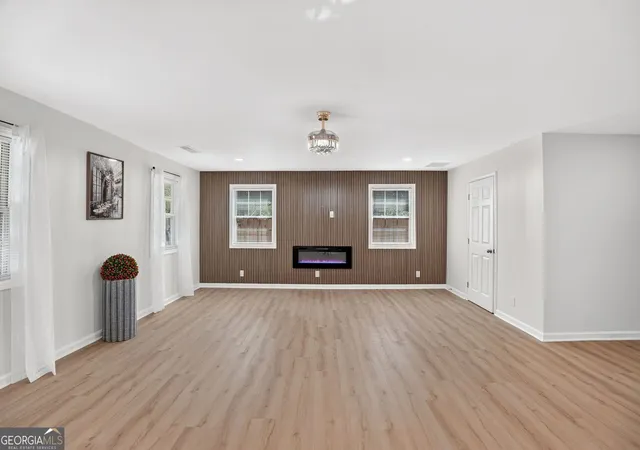 Photo 4 of Single family home for sale at 2359 Baywood Dr Se, Atlanta, GA 30315 | MLS# 10833585 | Listing updated on 2026-09-15
