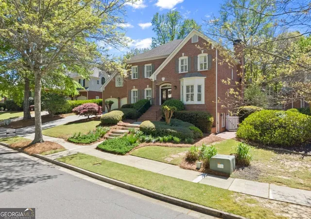 Photo 3 of Single family home for sale at 960 Allen Lake Ln, Suwanee, GA 30024 | MLS# 10829730 | Listing updated on 2026-10-22