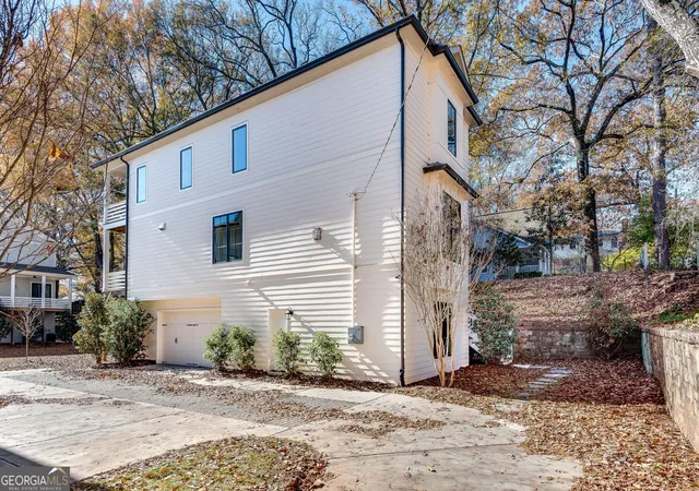Photo 2 of Sale Pending at 625 Home Ave Se, Atlanta, GA 30312 | MLS# 10729216 | Listing updated on 2026-09-02