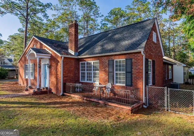 Photo 3 of Single family home for sale at 707 Euclid Ave, Waycross, GA 31501 | MLS# 10822259 | Listing updated on 2026-08-28