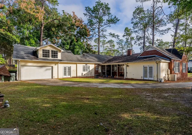 Photo 3 of Single family home for sale at 707 Euclid Ave, Waycross, GA 31501 | MLS# 10822259 | Listing updated on 2026-08-28