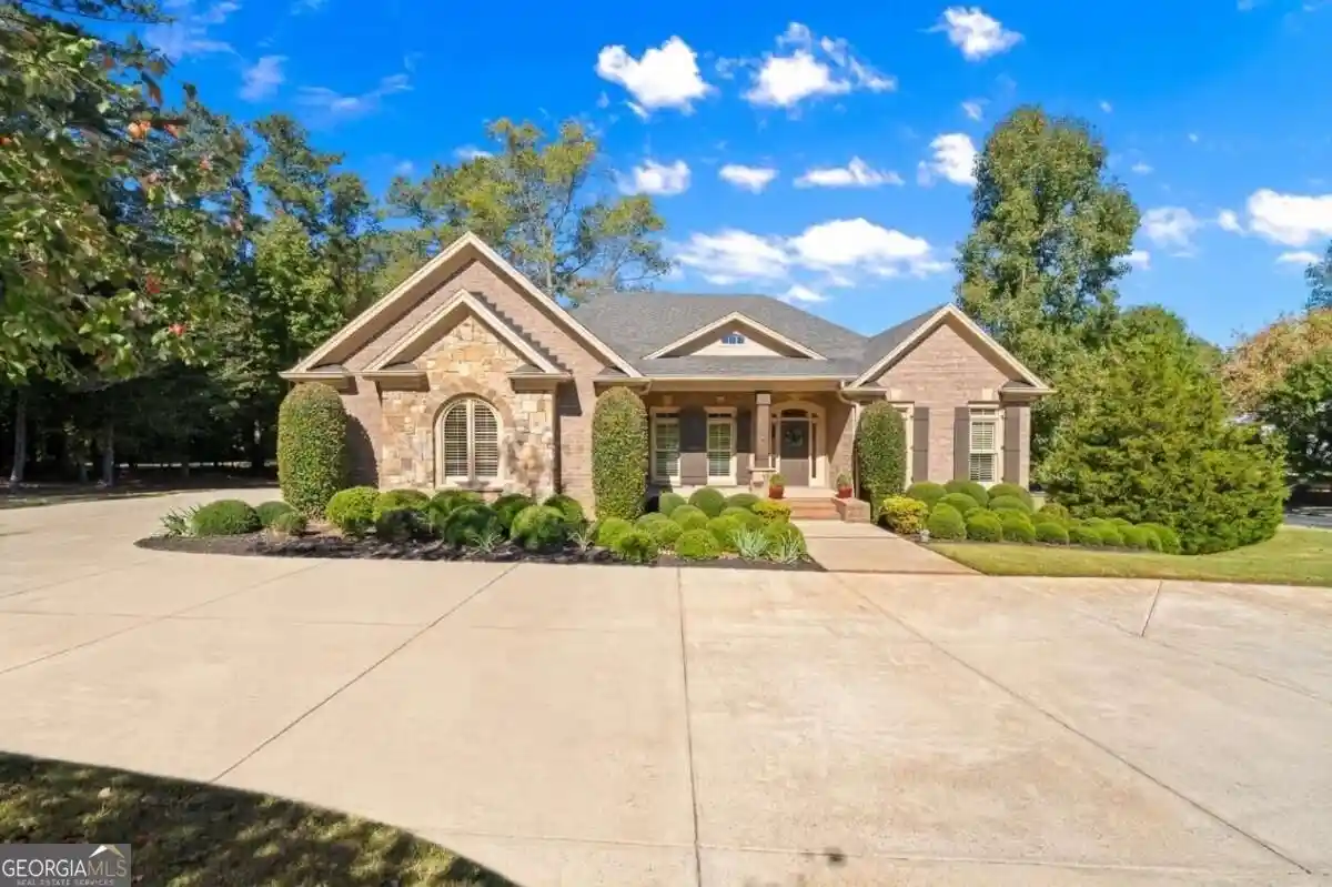 Photo 1 of Mansion for sale at 900 Canonero Dr, Alpharetta, GA 30004 | MLS# 10877617 | Listing updated on 2026-10-23