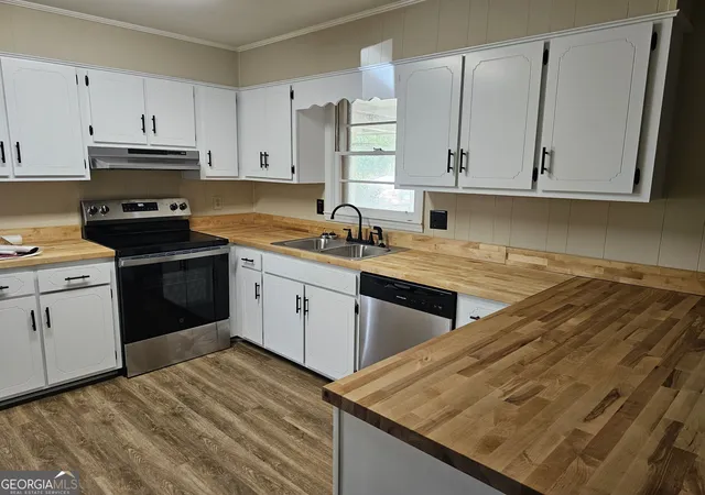 Photo 2 of Single family home for sale at 1715 Highland Ave, Dublin, GA 31021 | MLS# 10835423 | Listing updated on 2026-09-11