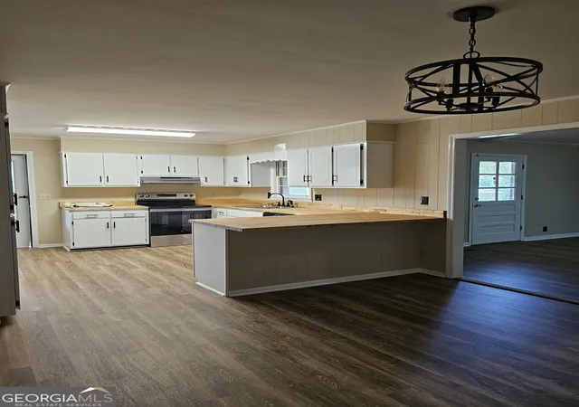 Photo 3 of Single family home for sale at 1715 Highland Ave, Dublin, GA 31021 | MLS# 10835423 | Listing updated on 2026-09-11