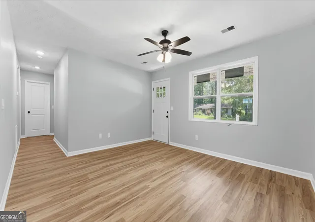 Photo 3 of Sale Pending at 4211 Dustin Dr, Acworth, GA 30101 | MLS# 10787855 | Listing updated on 2026-10-20