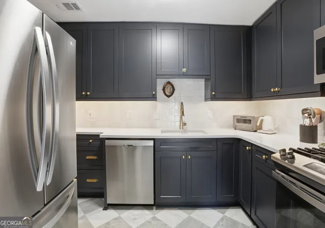 Listing Photo 4 - Condo for sale in building located at 980 Saint Charles Ave Ne, Atlanta, GA 30306 - Unit #4