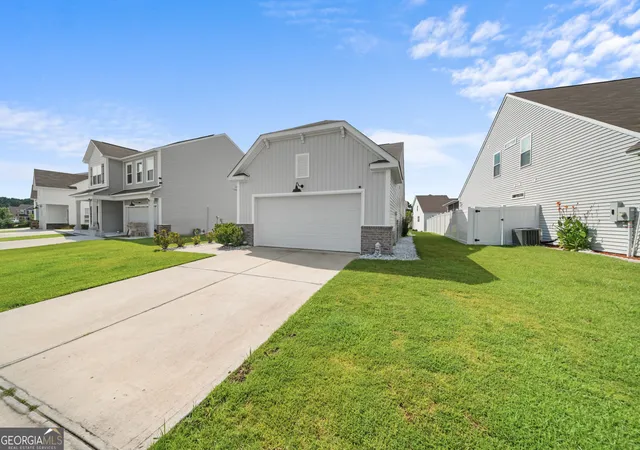 3rd image of 215 Crabapple Cir, Port Wentworth, GA 31407 | MLS# 10824983