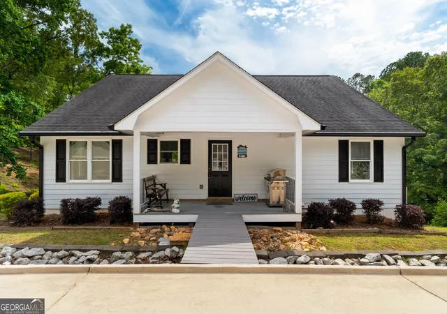 Homes for sale in Wedowee, AL | 890 County Road 816, Wedowee, AL 36278 | MLS# 10799072