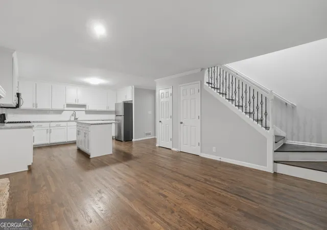Photo 4 of Single family home for sale at 7127 Riverside Dr, Atlanta, GA 30328 | MLS# 10782169 | Listing updated on 2026-09-23