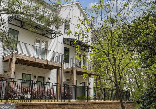 Townhouse for sale at 2004 Oak Ln NW, Atlanta, GA 30318 | MLS# 10800738