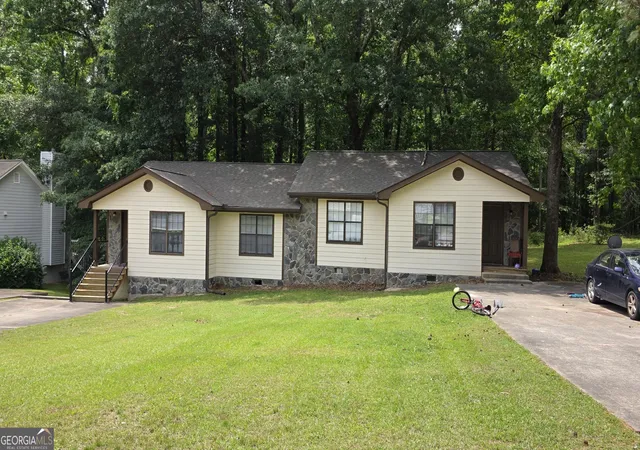 Photo 1 of Single family home for sale at 215 Handley Ct, Tyrone, GA 30290 | MLS# 10813081 | Listing updated on 2026-08-09