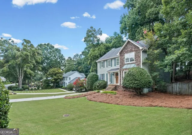 Photo 4 of Single family home for sale at 3385 New Heritage Dr, Johns Creek, GA 30022 | MLS# 10816429 | Listing updated on 2026-08-14