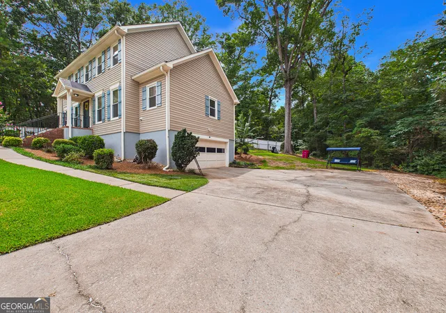 Photo 3 of Sale Pending at 125 Rivoli Oaks Cir, Macon, GA 31210 | MLS# 10812161 | Listing updated on 2026-08-25