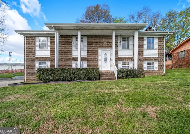 Homes for sale in Fort Oglethorpe, GA | 111 Edgewood Cir, Fort Oglethorpe, GA 30742 | MLS# 10803852