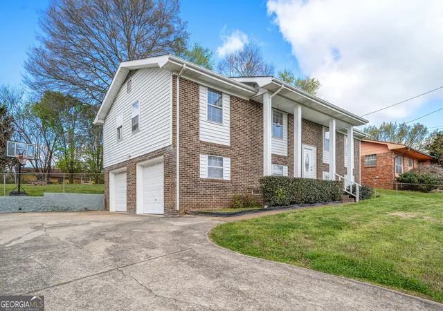 Homes for sale in Fort Oglethorpe, GA | 111 Edgewood Cir, Fort Oglethorpe, GA 30742 | MLS# 10803852